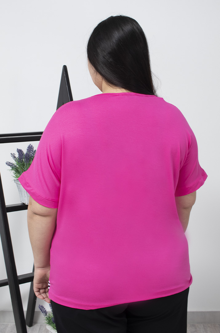 Футболка со шнуровкой и котиками из стразов батал