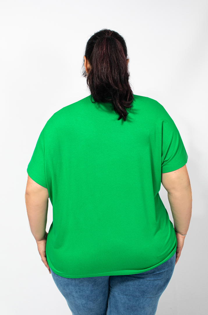 Футболка в цветы из блесток батал