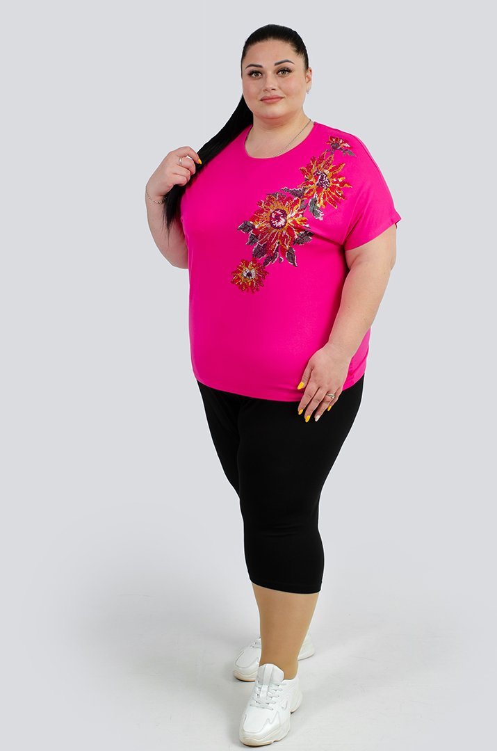 Футболка в цветы из блесток батал