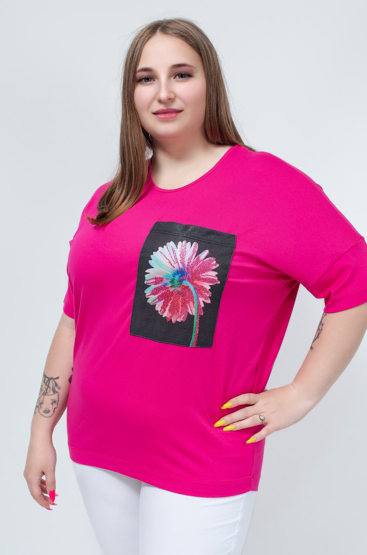 Футболка з кишенею в принт та блискітки батал