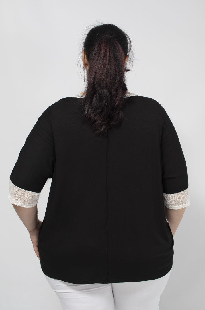 Футболка в смужку з принтом та рукавами сітка супер батал