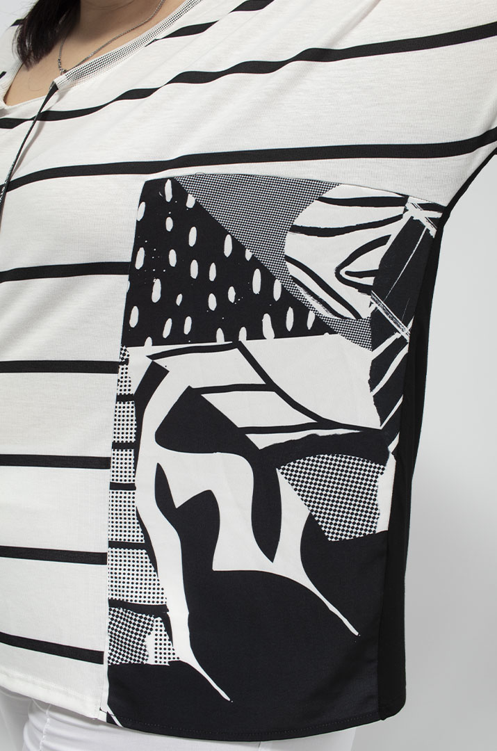 Футболка в смужку з принтом та рукавами сітка супер батал