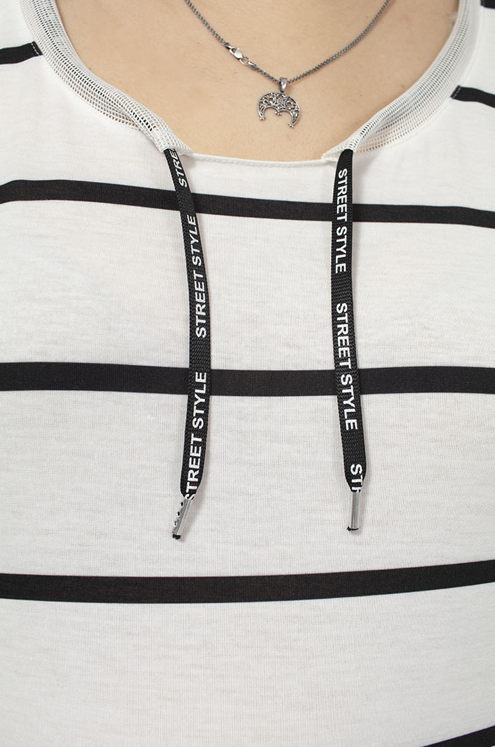 Футболка в смужку з принтом та рукавами сітка супер батал