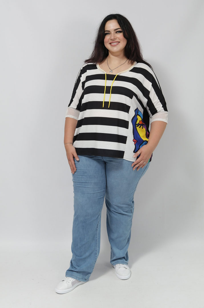 Футболка в смужку з принтом та рукавами сітка супер батал