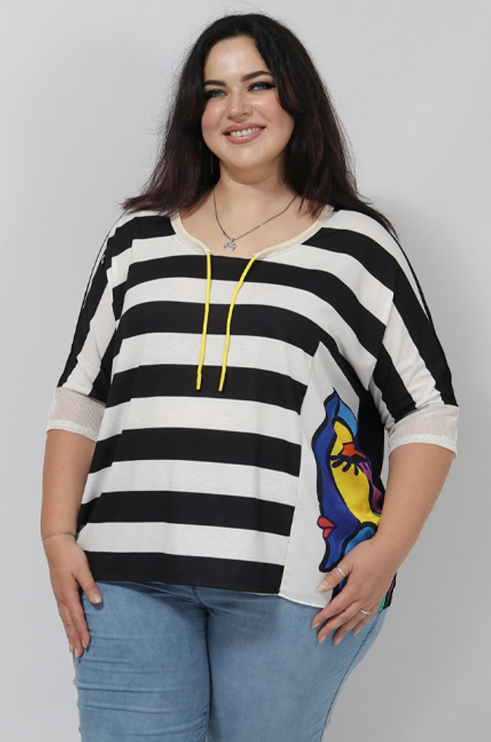 Футболка в смужку з принтом та рукавами сітка супер батал