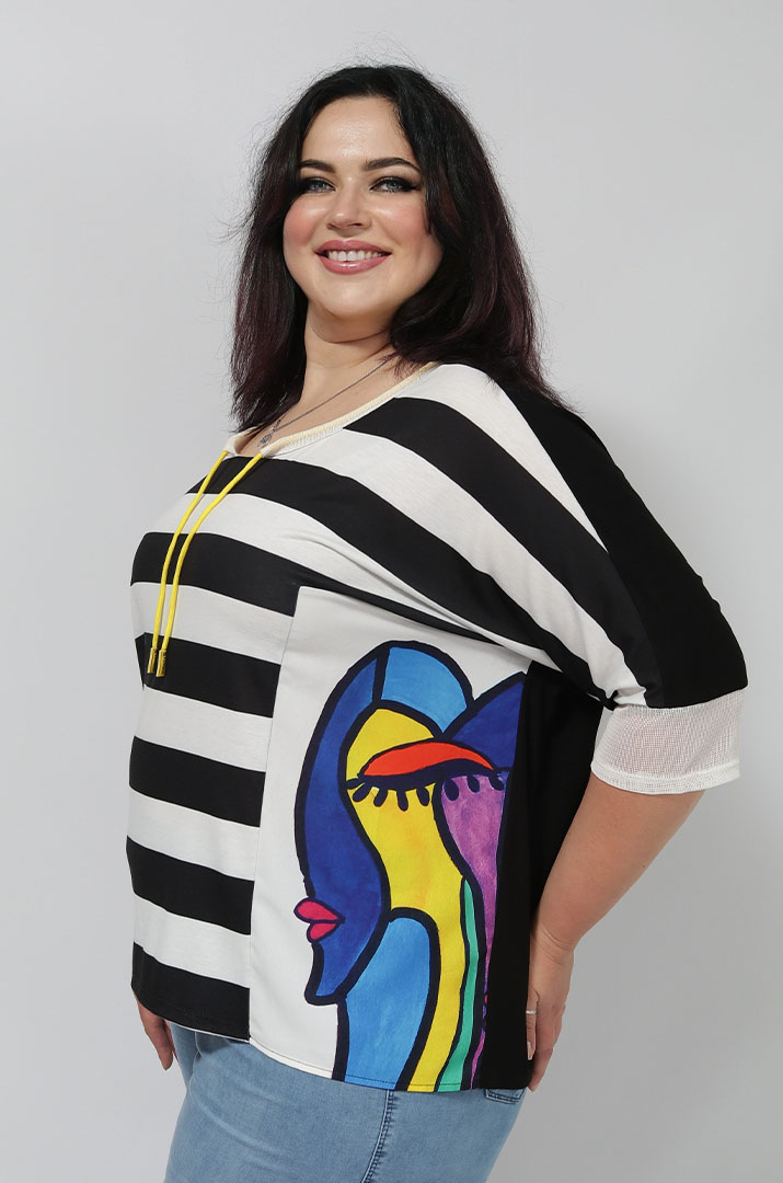 Футболка в смужку з принтом та рукавами сітка супер батал