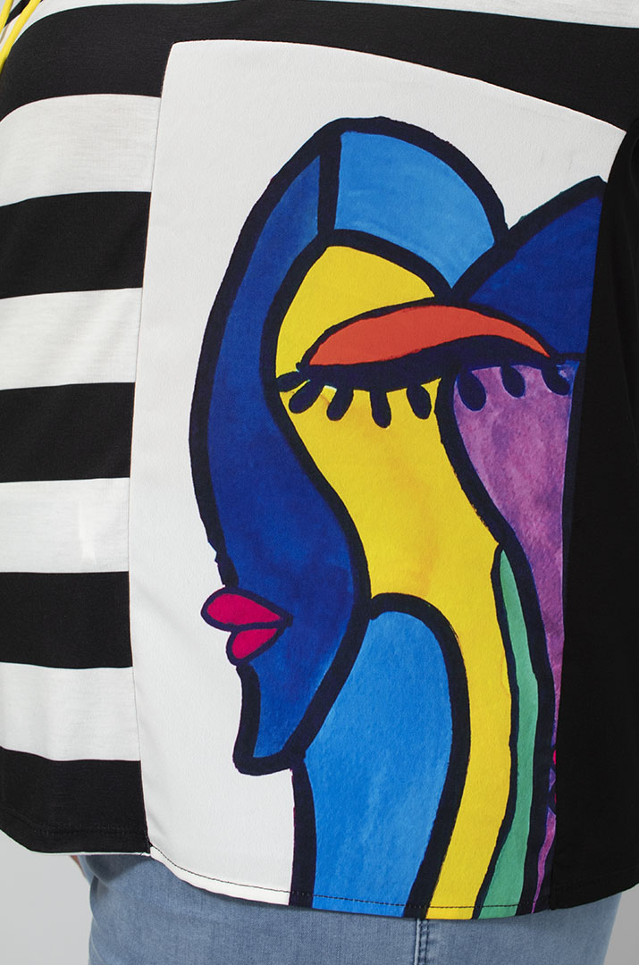 Футболка в смужку з принтом та рукавами сітка супер батал