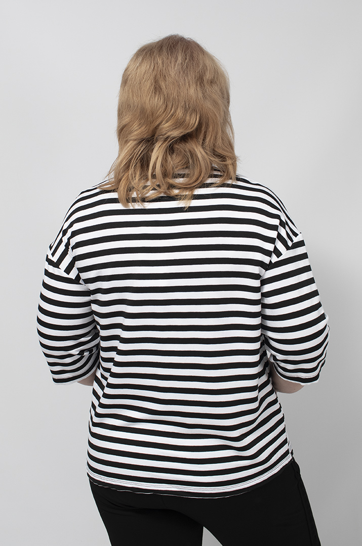 Футболка смугаста з прикрасами із бісеру батал