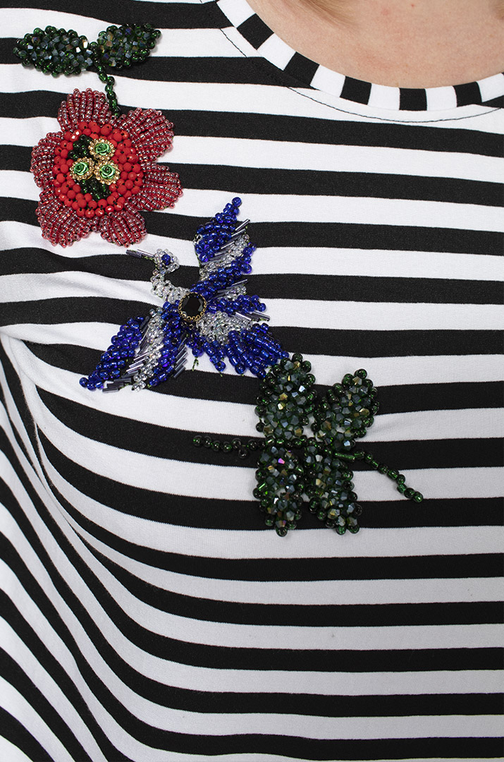 Футболка смугаста з прикрасами із бісеру батал