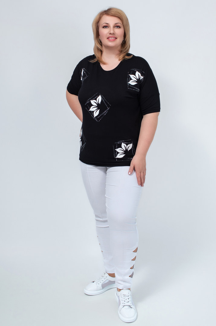 Футболка з принтом квіти та блискітками батал