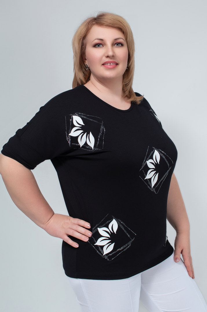 Футболка з принтом квіти та блискітками батал