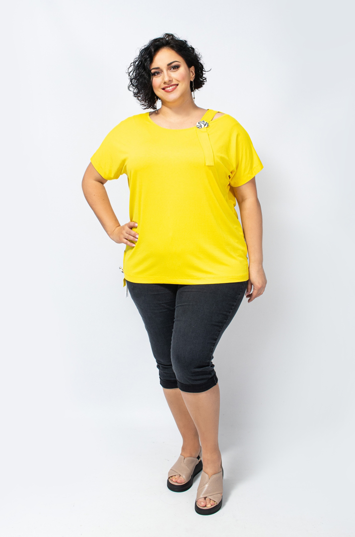 Футболка однотонна з прикрасами батал