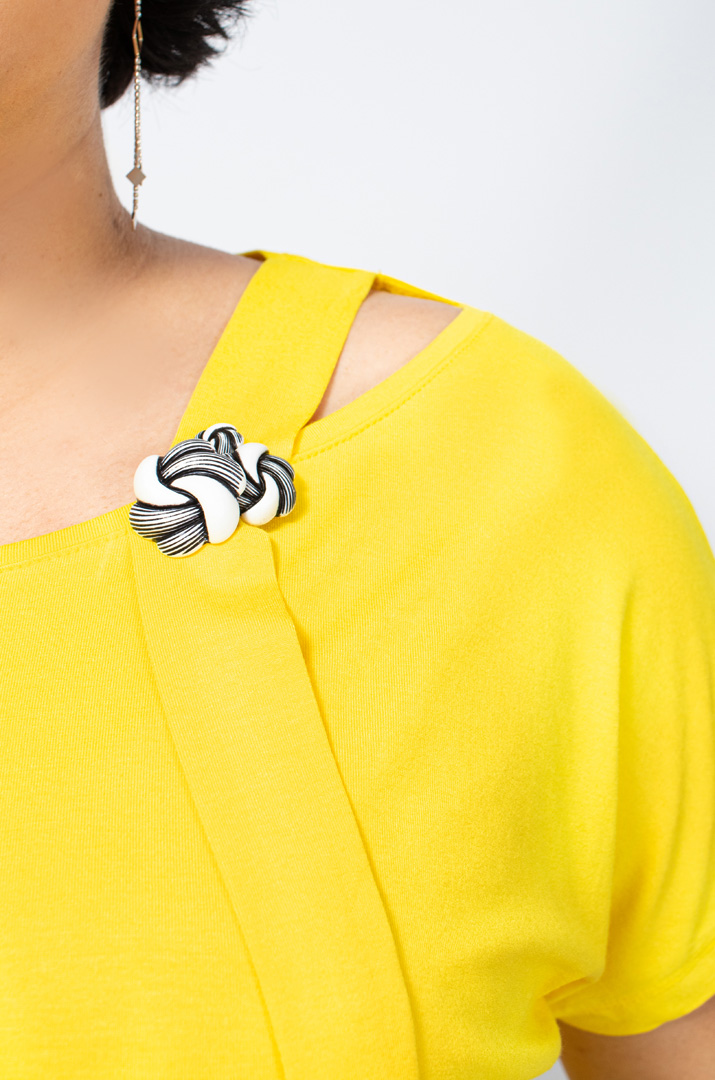 Футболка однотонна з прикрасами батал