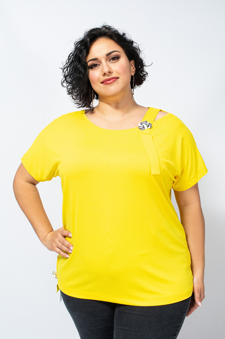 Футболка однотонна з прикрасами батал