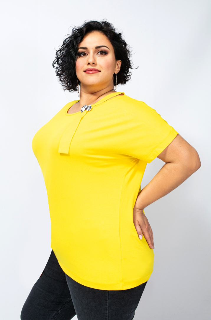 Футболка однотонна з прикрасами батал