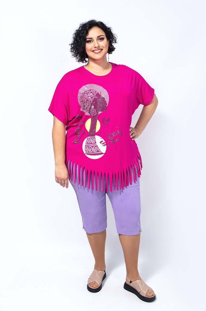 Яскрава футболка з тороками принтом та блискітками батал