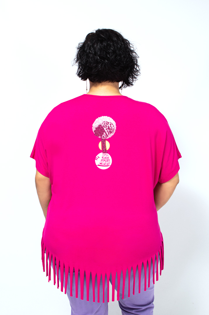 Яскрава футболка з тороками принтом та блискітками батал