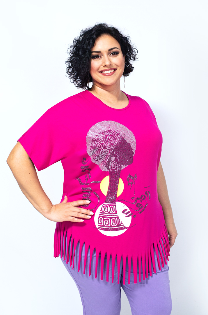 Яскрава футболка з тороками принтом та блискітками батал