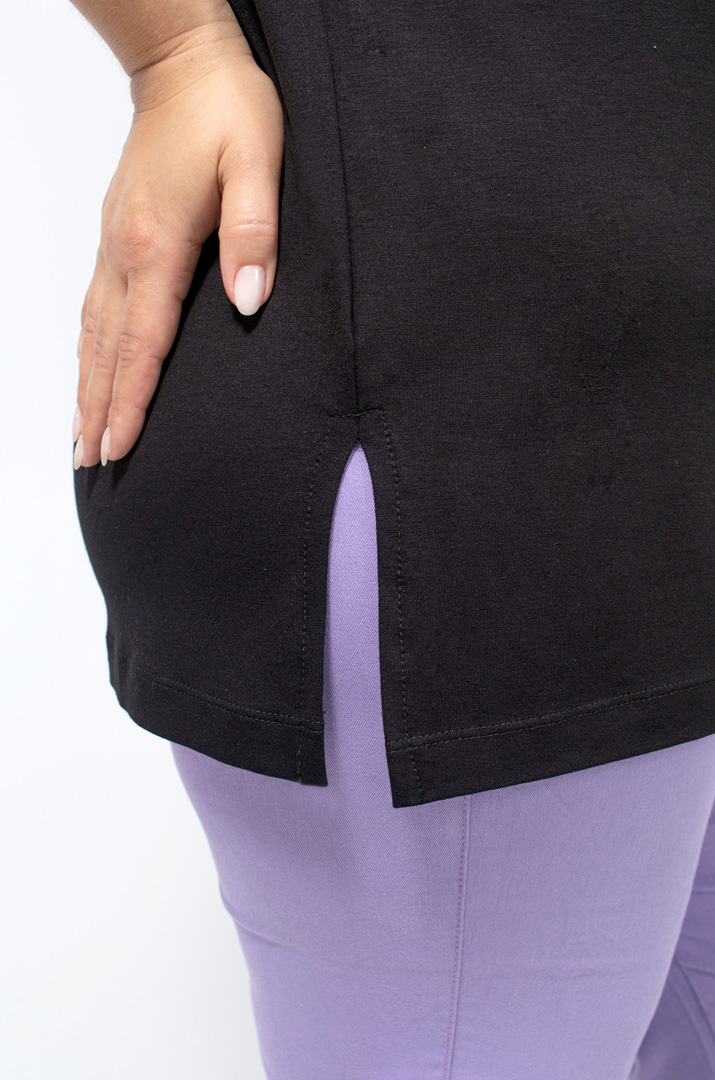 Футболка з оригінальним декором батал