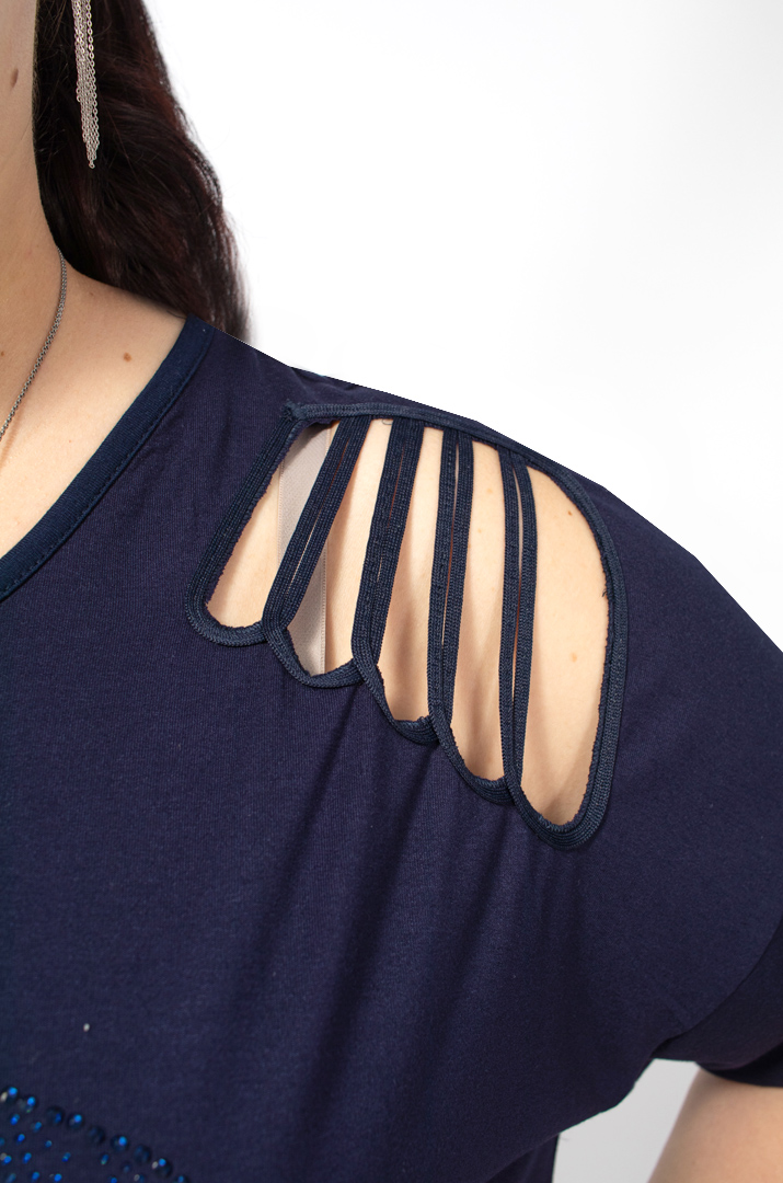 Футболка з оригінальним декором батал