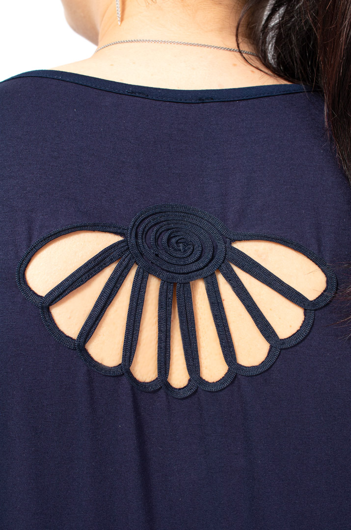 Футболка з оригінальним декором батал