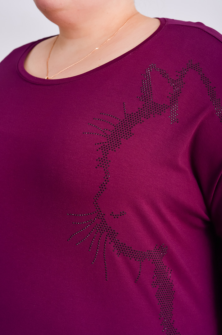 Футболка зі стразами і розрізом великих розмірів