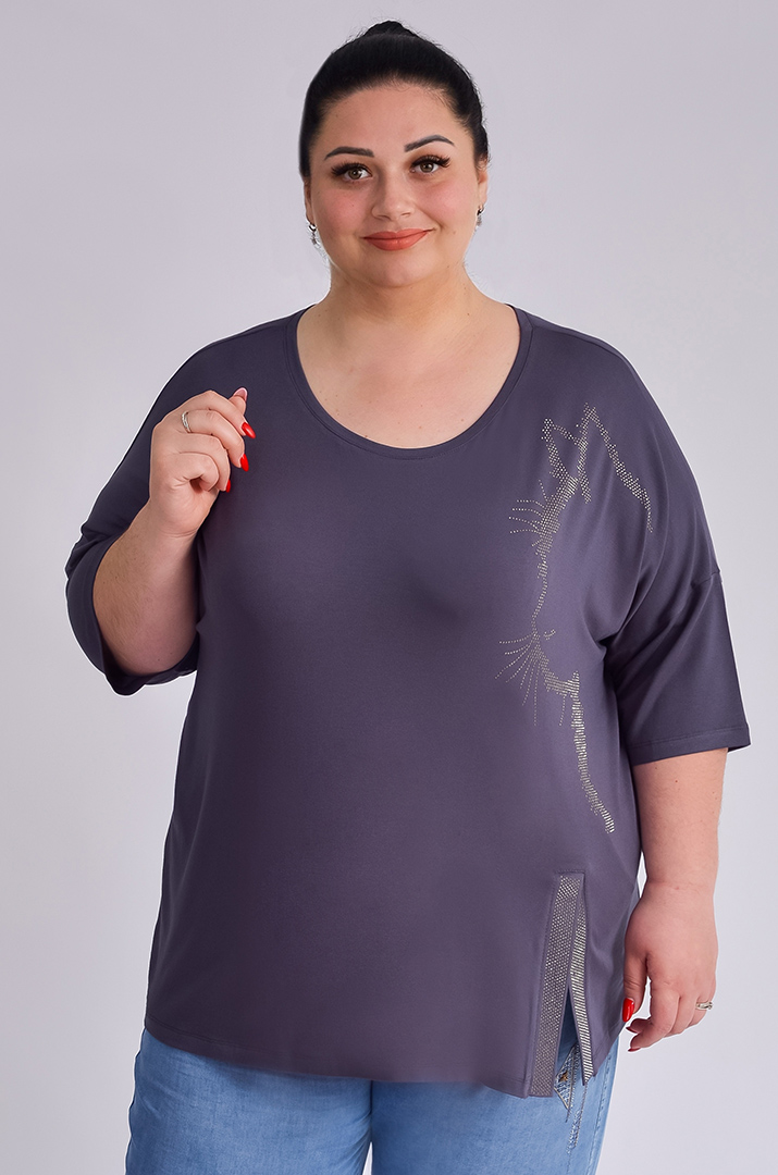 Футболка зі стразами і розрізом великих розмірів