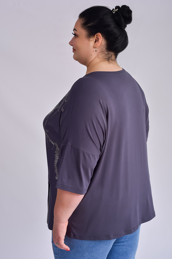 Футболка зі стразами і розрізом великих розмірів