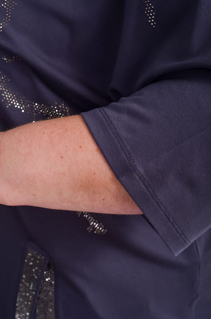 Футболка зі стразами і розрізом великих розмірів