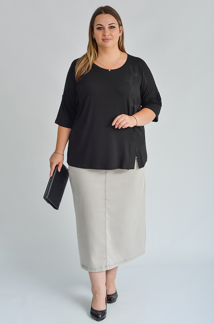 Футболка зі стразами і розрізом великих розмірів