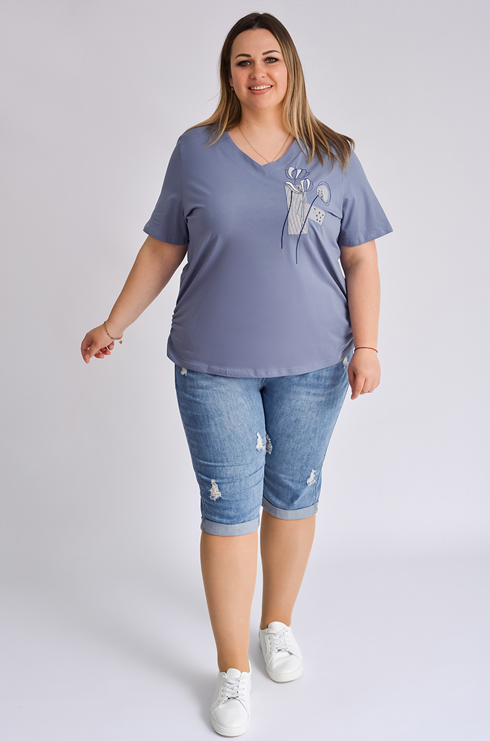 Футболка з вишитим декором великих розмірів