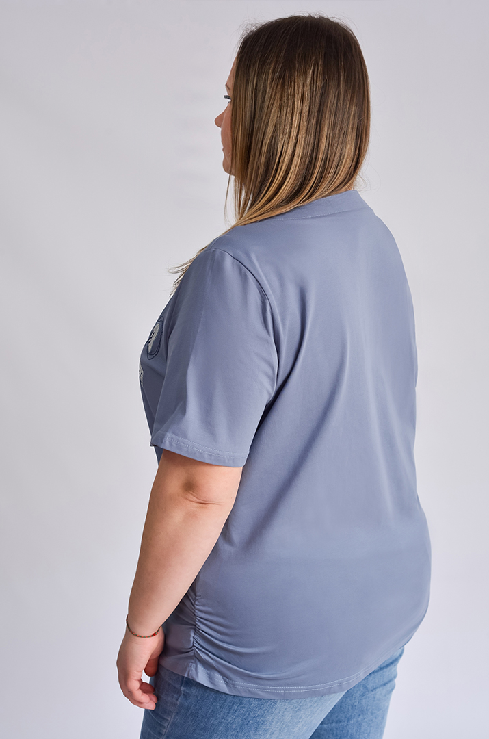 Футболка з вишитим декором великих розмірів