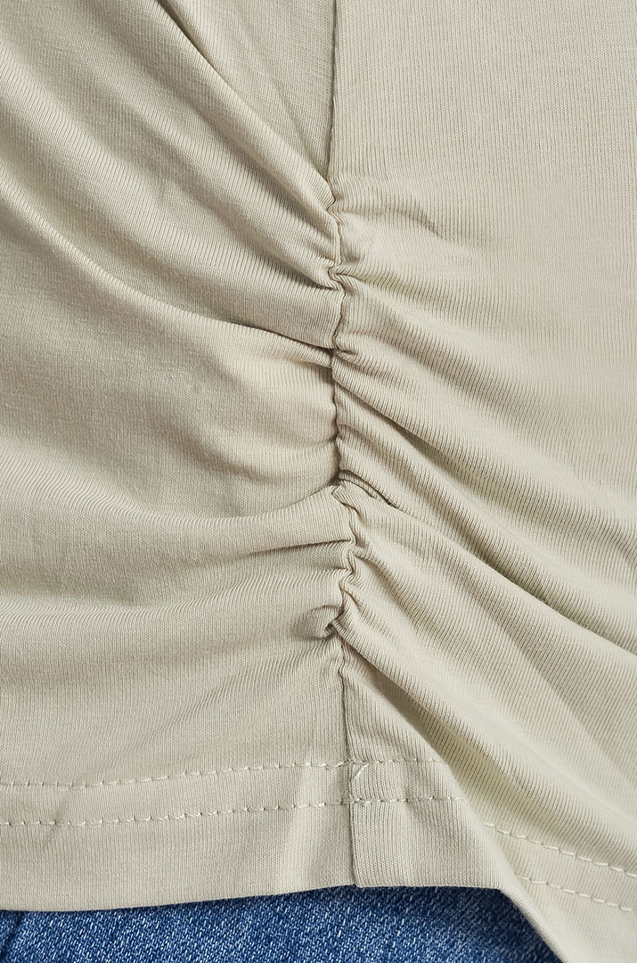 Футболка з вишитим декором великих розмірів