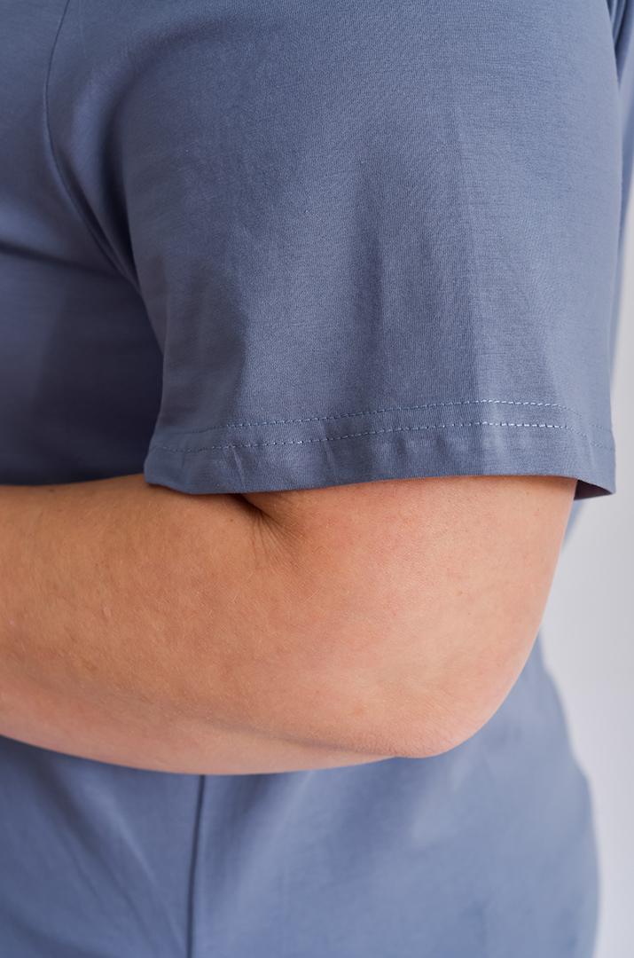 Футболка з вишитим декором великих розмірів