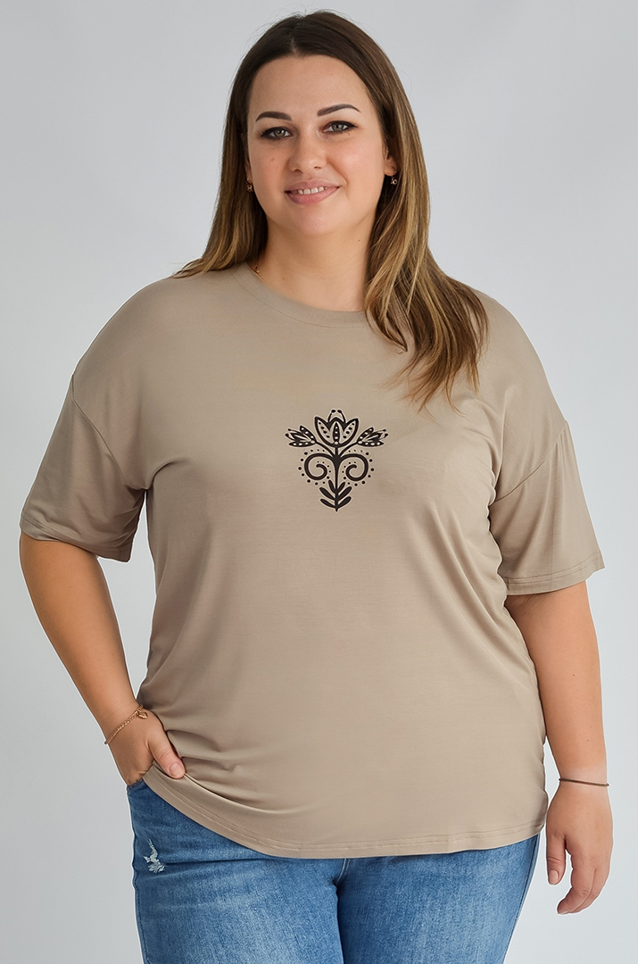 Футболка довга з невеликим принтом великих розмірів