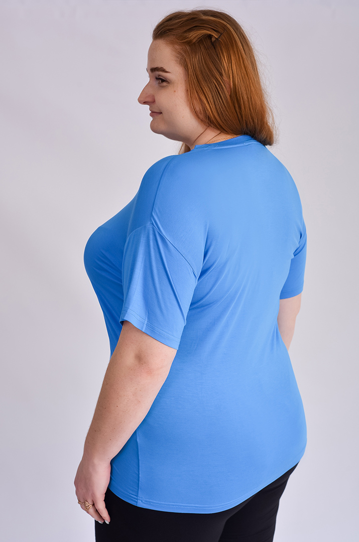 Футболка довга з невеликим принтом великих розмірів