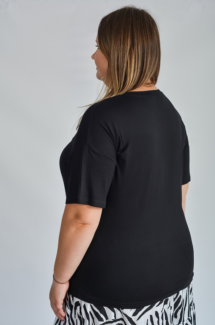 Футболка коротка з аплікацією великих розмірів