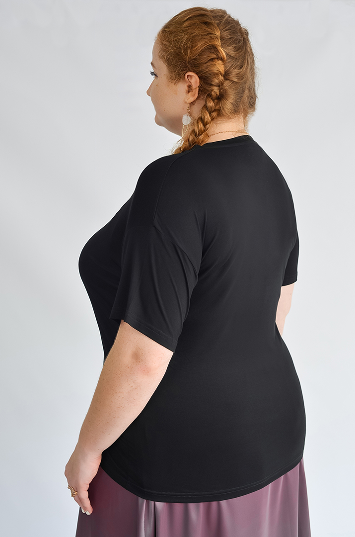 Футболка коротка з декором у формі зірки зі стразів великих розмірів