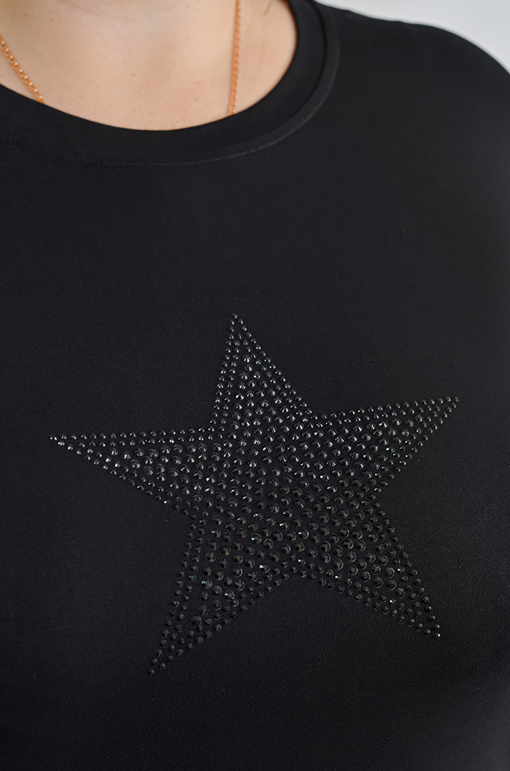 Футболка коротка з декором у формі зірки зі стразів великих розмірів