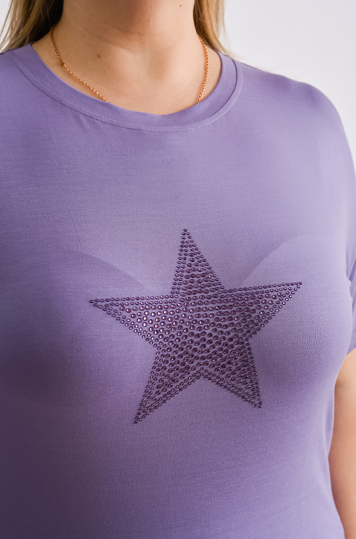 Футболка коротка з декором у формі зірки зі стразів великих розмірів