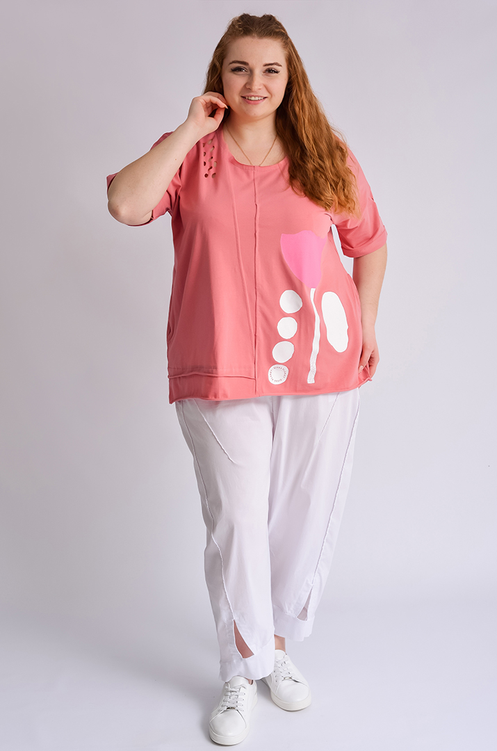 Футболка довга з фігурними прорізами та принтом великих розмірів