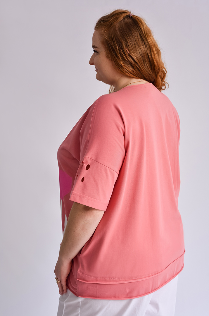 Футболка довга з фігурними прорізами та принтом великих розмірів