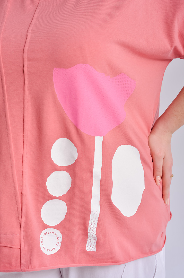 Футболка довга з фігурними прорізами та принтом великих розмірів