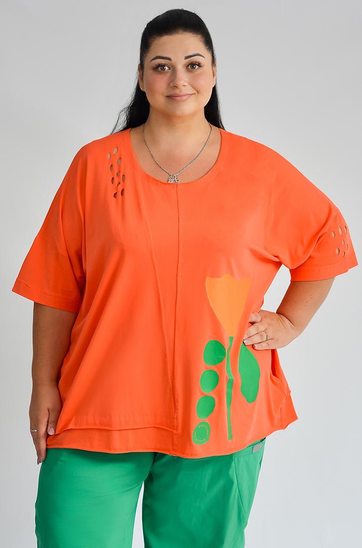 Футболка довга з фігурними прорізами та принтом великих розмірів