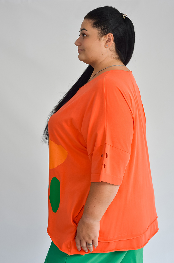 Футболка довга з фігурними прорізами та принтом великих розмірів