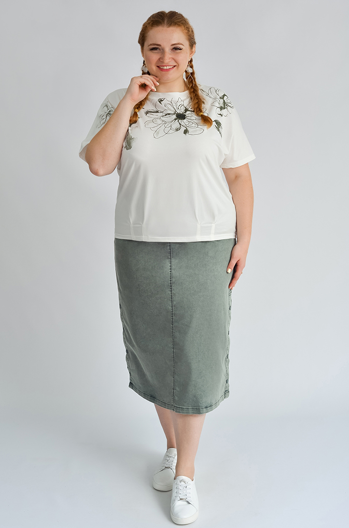 Футболка коротка з абстрактними квітами великих розмірів