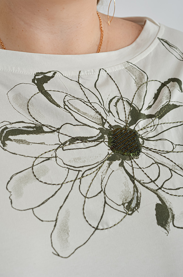 Футболка коротка з абстрактними квітами великих розмірів