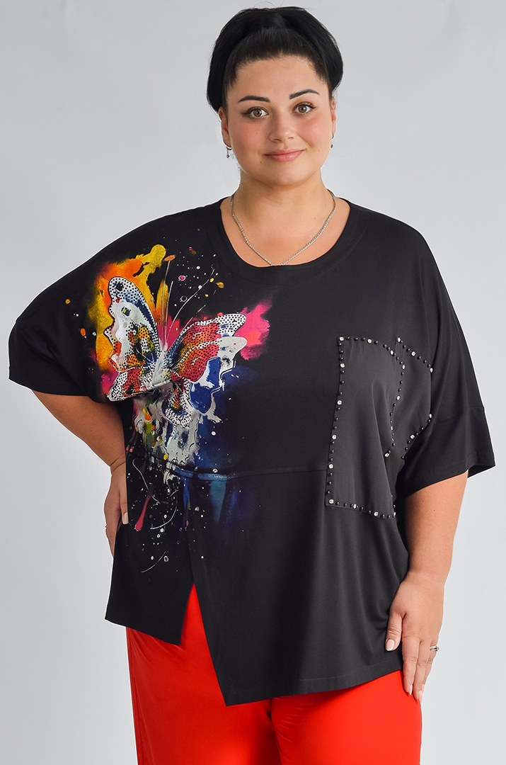 Футболка з яскравим принтом метелика та стразами великих розмірів