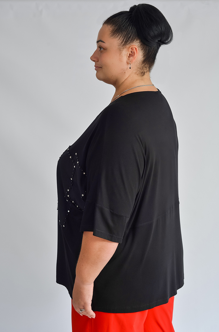 Футболка з яскравим принтом метелика та стразами великих розмірів