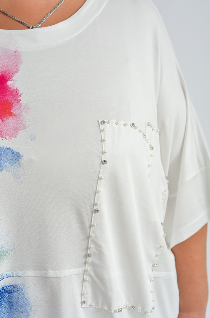 Футболка з яскравим принтом метелика та стразами великих розмірів